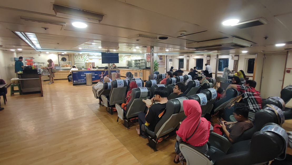 ferry Ferizy interior