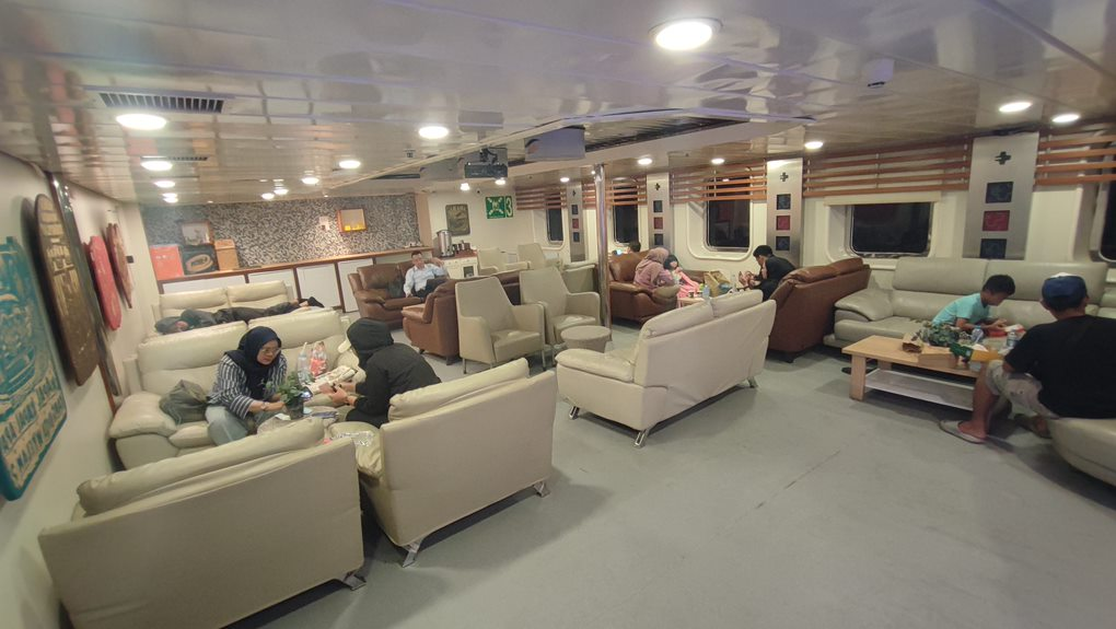 ferry Ferizy interior